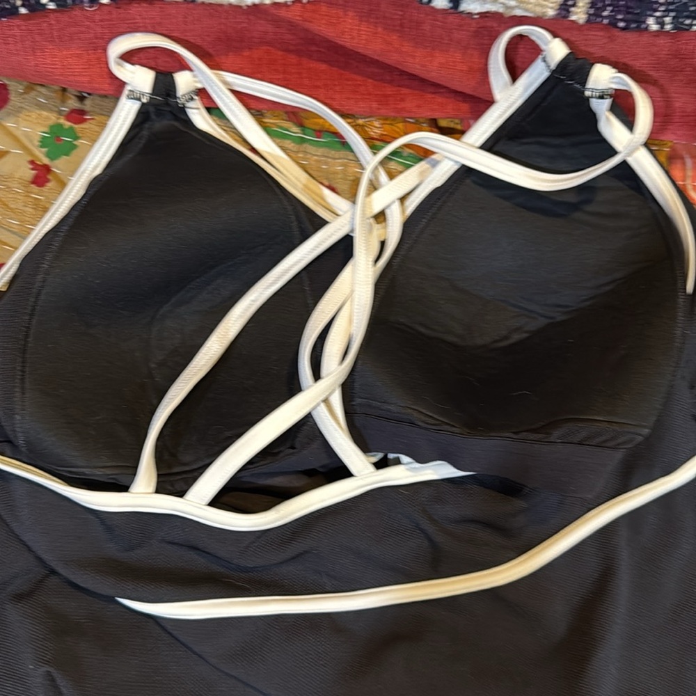 Lands' End Black and White Trim Top. Size 20W (like new) - Picture 6 of 6